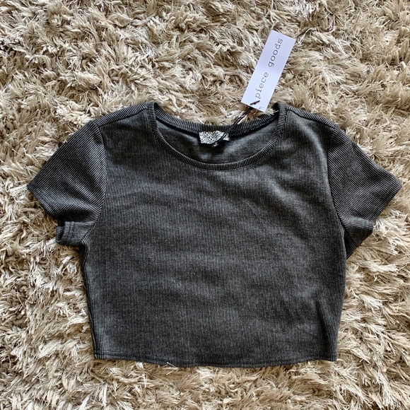 NEW Piece Goods Crop Short Sleeve T Shirt Size M - Picture 1 of 2